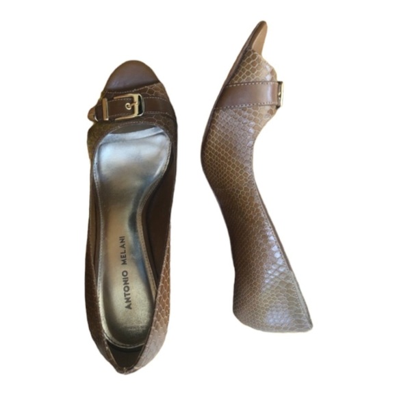 Classic Women's Brown Sandals Size 9 - Picture 2 of 7